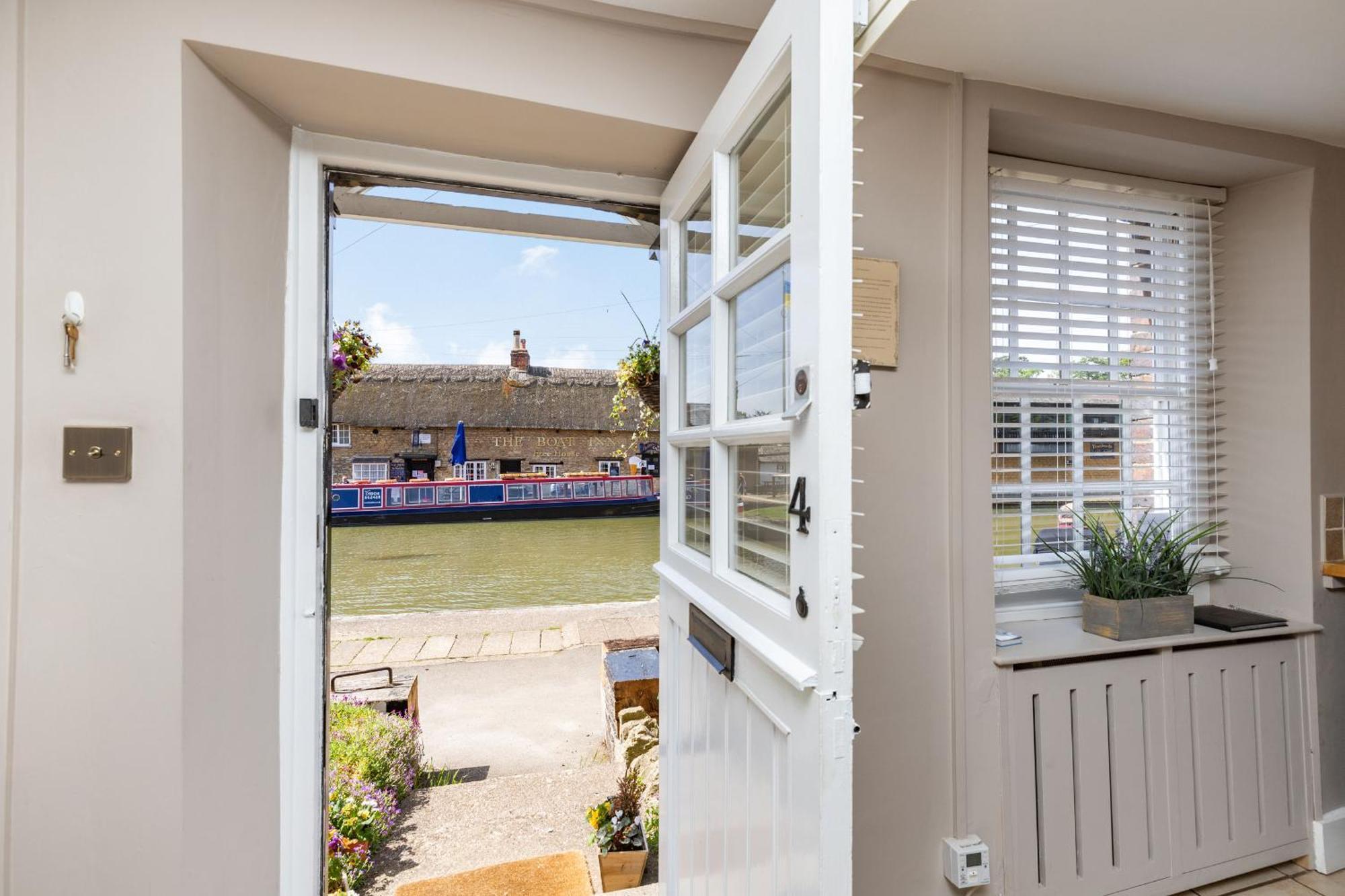 4 Canalside Cottages Тостер Экстерьер фото